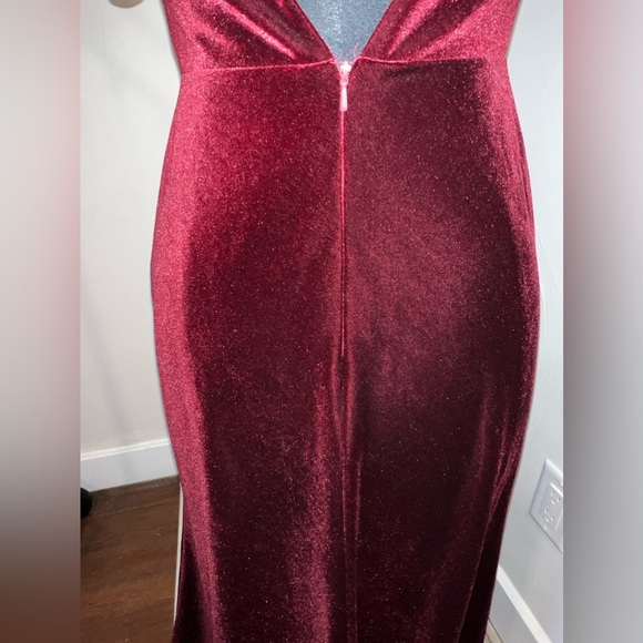 JENNY YOO Burgundy Velvet Backless Flutter Sleeve Gown 🌹 - Picture 11 of 17
